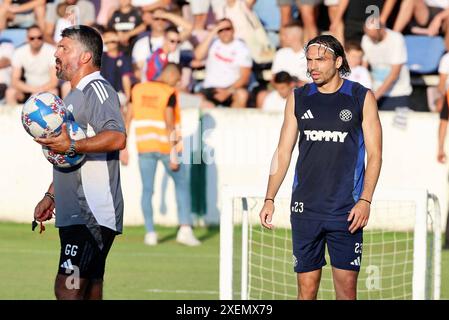 Kroatien, Split, 280624. Hajduks Training mit dem neuen Trainer Gennaro Gattus auf dem Poljud-Austragungsfeld ist für die Öffentlichkeit zugänglich. Auf dem Foto: Gennaro Gattuso mit Hajduk-Spielern. Foto: Jakov Prkic / CROPIX Hrvatska Copyright: XxJakovxPrkicx hajduk trening24-280624 Stockfoto