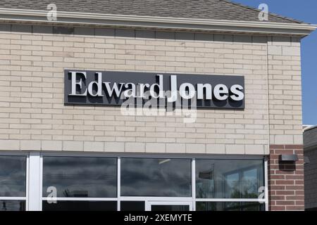 Crown Point - 27. Juni 2024: Edward Jones Investments. Edward Jones ist ein Wertpapierdienstleistungsunternehmen mit über 19.000 Finanzberatern. Stockfoto