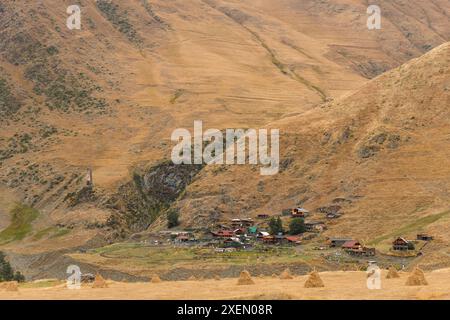 Dorf Chesho im Tusheti-Nationalpark, Georgien; Chesho, Akhmeta, Region Kakheti, Georgien Stockfoto