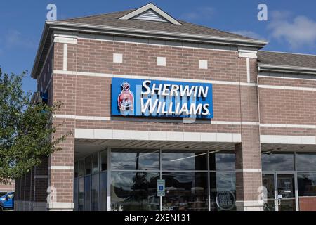 Crown Point - 27. Juni 2024: Sherwin-Williams Einzelhandelsgeschäft für Farben und Beschichtungen. Sherwin Williams ist auf der NYSE als SHW gelistet. Stockfoto