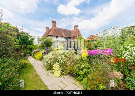 Die lange Grenze bei Great Dixter, Landhaus, Haus und Garten von Christopher Lloyd, Northiam, East Sussex, im Sommer Stockfoto