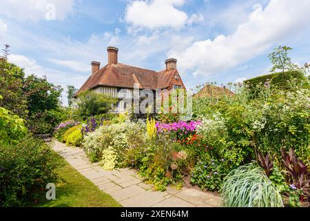 Die lange Grenze bei Great Dixter, Landhaus, Haus und Garten von Christopher Lloyd, Northiam, East Sussex, im Sommer Stockfoto