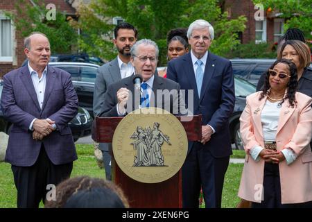 Detroit, Michigan - Gene Sperling, Koordinator des amerikanischen Rettungsplans von Präsident Biden, gibt bekannt, dass ARA-Mittel zur Unterstützung von Detroit Re zur Verfügung stehen Stockfoto