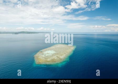 Einsames Haus auf einer Insel im Kepulauan Togean National Park; Wakai, Zentral-Sulawesi, Indonesien Stockfoto