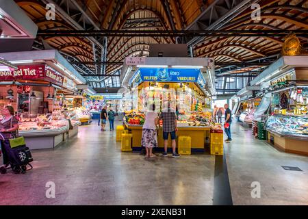 Frische Produkte im Mercat de Santa Caterina (Santa Caterina Markt), Barcelona, Spanien. Stockfoto