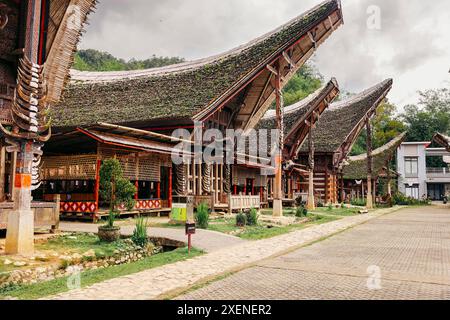 Tongkonan im alten Dorf Ke'te Kesu', alte Häuser der Ahnen, Nord-Toraja, Indonesien Stockfoto