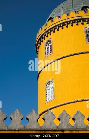 Sintra, Portugal. Pena Palace. Die Burg und das Kloster wurden Ende der 1400er Jahre erbaut und 1838 von König Ferdinand und dem Schloss erworben Stockfoto