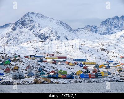 Stadt Tasiilaq (früher Ammassalik genannt), Königreich Dänemark. Stockfoto