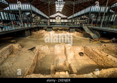 Die Ruinen eines alten Marktplatzes im El Born Kultur- und Gedächtniszentrum, archäologische Stätte und Museum, Barcelona, Spanien. Stockfoto