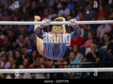 28. Juni 2024: Joscelyn Roberson an den unebenen Bars während des Gymnastik U.S. Olympic Trials Women's Day 1 2024 im Target Center in Minneapolis, MN. Kyle Okita/CSM (Bild: © Kyle Okita/Cal Sport Media) Stockfoto