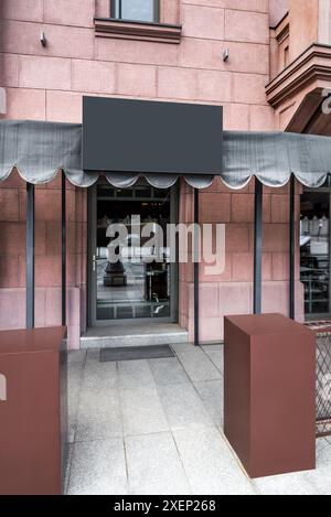 Leeres Modell Des Restaurantschilds Auf Rosa Wand Hintergrund Stockfoto