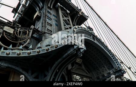 Blick auf die manhattan Bridge Fußgängerzone (Überführung über den hudson River zwischen brooklyn und manhattan) Radfahren, Radfahren, Wandern, Joggen Pfad in neuem Stockfoto