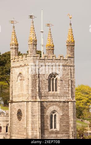 Clock Tower, St Fimburrus Church, Fowey, Cornwall, Großbritannien. Die Church of St Fimbarrus ist eine anglikanische Pfarrkirche in Fowey, Cornwall, England. Auch bekannt Stockfoto