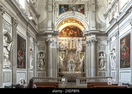 Kapelle des Allerheiligsten Sakraments mit einem Marmorziborium mit Tabernakel in der Kathedrale von Spoleto. Spoleto, Provinz Perugia, Umbrien, Italien, Europa Stockfoto