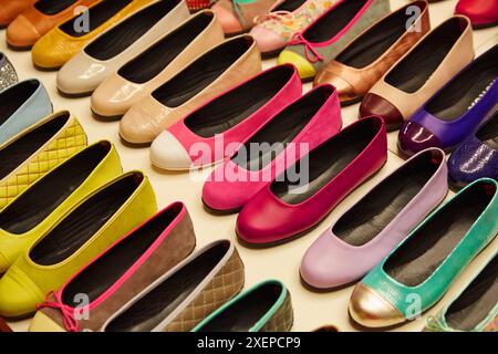 Schuhladen. Flache Schuhe. Ballettfächer. Barcelona. Katalonien. Spanien. Stockfoto