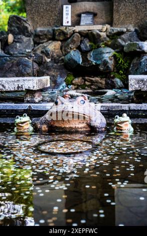 Froschbrunnen im Tenryū-JI-Tempel, Rinzai-Sekte des Zen-Buddhismus, in Ukyo Ward, Kyoto-Stadt, Japan. Stockfoto