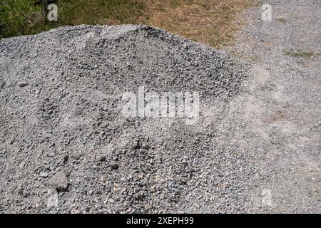 Kleine Kies beim Bau einer Landstraße Stockfoto