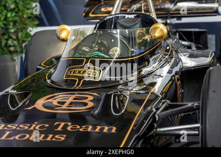 SPIELBERG, ÖSTERREICH - 29. JUNI: Lotus 72 von 1972 vom ehemaligen brasilianischen Weltmeister Emerson Fittipaldi während des Sprints vor dem F1 Grand Prix von Österreich am Red Bull Ring am 29. Juni 2024 in Spielberg, Österreich.240629 SEPA 19 005 - 20240629 PD1586 Stockfoto