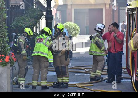 London, Großbritannien. 29. Juni 2024. 7 Feuerwehrfahrzeuge werden bei einem Brand in Brunton Place, Mayfair, gerufen. Anrede: Andrea Domeniconi/Alamy Live News Stockfoto