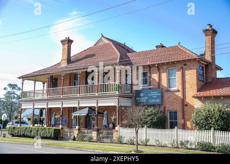 Paterson Lodge Bed and Breakfast Hotel, 19. Jahrhundert Architektur des ehemaligen Bankgebäudes in Paterson, Dorf in New South Wales, Australien Stockfoto