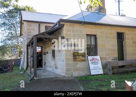 Wollombi Endeavour Museum im alten Gerichtsgebäude aus dem 19. Jahrhundert in Wollombi Village Centre, NSW, Australien Stockfoto