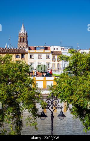 Malerischer Blick auf Triana und den Fluss Guadalquivir, Sevilla, Andalusien, Spanien Stockfoto