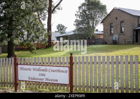 Wollombi Valley und Dorf im regionalen New South Wales mit historischem Gerichtsgebäude, erbaut 1866, heute Endeavour Museum, NSW, Australien Stockfoto