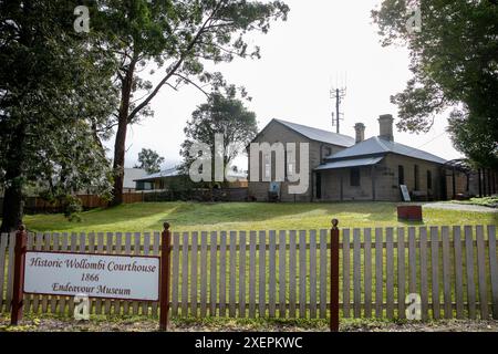 Wollombi Valley und Dorf im regionalen New South Wales mit historischem Gerichtsgebäude, erbaut 1866, heute Endeavour Museum, NSW, Australien Stockfoto