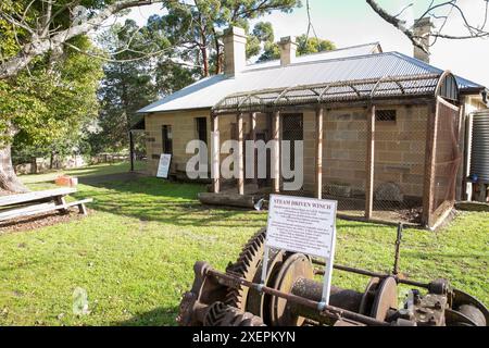 Wollombi historische dampferbetriebene Seilwinde, hergestellt in England, im Endeavour Museum in Wollombi, dem regionalen New South Wales, Australien Stockfoto