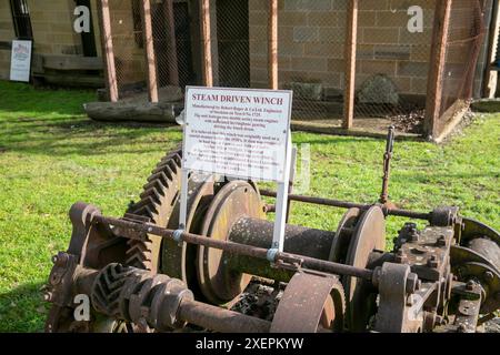 Wollombi historische dampferbetriebene Seilwinde, hergestellt in England, im Endeavour Museum in Wollombi, dem regionalen New South Wales, Australien Stockfoto