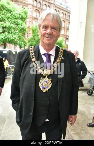 Manchester, Großbritannien, 29. Juni 2024. Gedenkfeier zum Tag der bewaffneten Kräfte 2024, St. Peter’s Square, Zentrum von Manchester, Vereinigtes Königreich. Der Bürgermeister von Manchester, Stadtrat Paul Andrews, einer der Redner der Veranstaltung. Quelle: Terry Waller/Alamy Live News Stockfoto