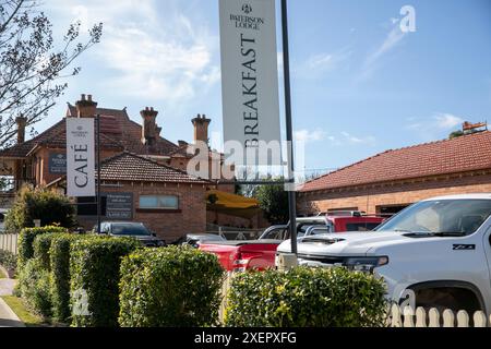 Paterson Lodge Bed and Breakfast Hotel, 19. Jahrhundert Architektur des ehemaligen Bankgebäudes in Paterson, Dorf in New South Wales, Australien Stockfoto