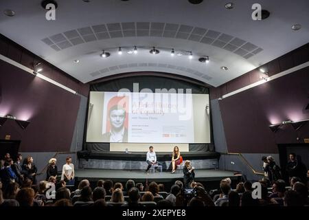 Bild eines Porträts von Thomas Piketty während einer Konferenz in belgrad, Serbien. Thomas Piketty, ein renommierter Ökonom, hält einen Vortrag Stockfoto