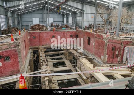 Hoi an, Vietnam - 5. Februar 2024: Renovierungsarbeiten an der Chua Cau Brücke aus dem 18. Jahrhundert (japanische Brücke) in der Altstadt von Hoi an Stockfoto