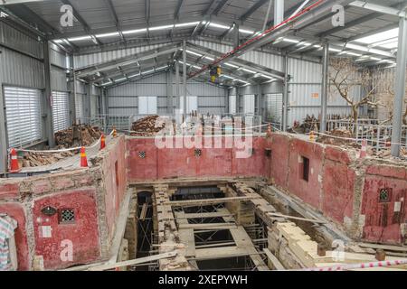 Hoi an, Vietnam - 5. Februar 2024: Renovierungsarbeiten an der Chua Cau Brücke aus dem 18. Jahrhundert (japanische Brücke) in der Altstadt von Hoi an Stockfoto