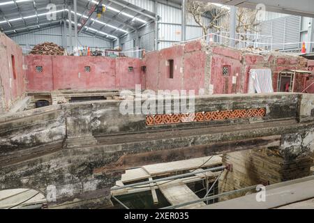 Hoi an, Vietnam - 5. Februar 2024: Renovierungsarbeiten an der Chua Cau Brücke aus dem 18. Jahrhundert (japanische Brücke) in der Altstadt von Hoi an Stockfoto