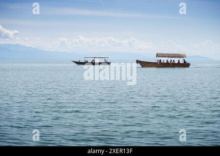 Mai 2024, Virpazar, Montenegro: Sommerausflug zur Erkundung der unberührten Gewässer und Natur des Skadar-Sees. Stockfoto