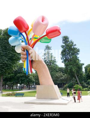 TULPENSTRAUSS JEFF KOONS GESCHENK NACH PARIS Stockfoto