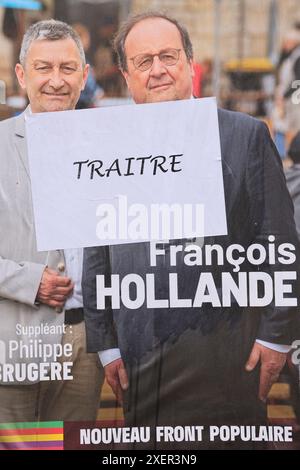 Corrèze, Frankreich. Juni 2024. Francois Hollande nannte einen „Verräter“. Der ehemalige Präsident der Französischen Republik ist Kandidat bei den Parlamentswahlen vom 30. Juni und 7. Juli 2024 in Corrèze. Hier wurde auf seinem Wahlplakat die Qualifikation „Verräter“ hinzugefügt. Francois Hollande ist Teil der Wahlkoalition „neue Volksfront“. Corrèze, Limousin, Frankreich, Europa. Foto: HM Images/Alamy Live News. Stockfoto