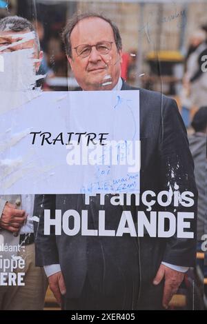 Corrèze, Frankreich. Juni 2024. Francois Hollande nannte einen „Verräter“. Der ehemalige Präsident der Französischen Republik ist Kandidat bei den Parlamentswahlen vom 30. Juni und 7. Juli 2024 in Corrèze. Hier wurde auf seinem Wahlplakat die Qualifikation „Verräter“ hinzugefügt. Francois Hollande ist Teil der Wahlkoalition „neue Volksfront“. Corrèze, Limousin, Frankreich, Europa. Foto: HM Images/Alamy Live News. Stockfoto