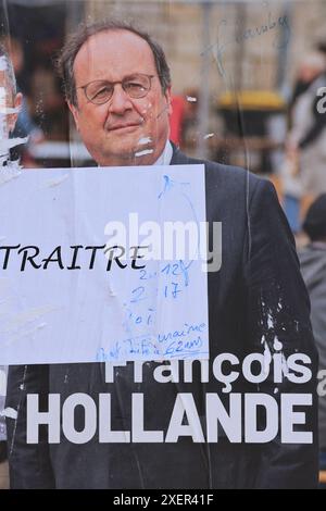 Corrèze, Frankreich. Juni 2024. Francois Hollande nannte einen „Verräter“. Der ehemalige Präsident der Französischen Republik ist Kandidat bei den Parlamentswahlen vom 30. Juni und 7. Juli 2024 in Corrèze. Hier wurde auf seinem Wahlplakat die Qualifikation „Verräter“ hinzugefügt. Francois Hollande ist Teil der Wahlkoalition „neue Volksfront“. Corrèze, Limousin, Frankreich, Europa. Foto: HM Images/Alamy Live News. Stockfoto