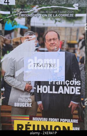 Corrèze, Frankreich. Juni 2024. Francois Hollande nannte einen „Verräter“. Der ehemalige Präsident der Französischen Republik ist Kandidat bei den Parlamentswahlen vom 30. Juni und 7. Juli 2024 in Corrèze. Hier wurde auf seinem Wahlplakat die Qualifikation „Verräter“ hinzugefügt. Francois Hollande ist Teil der Wahlkoalition „neue Volksfront“. Corrèze, Limousin, Frankreich, Europa. Foto: HM Images/Alamy Live News. Stockfoto