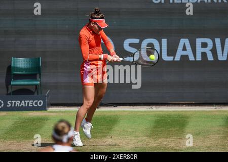 Bad Homburg, Hessen, Deutschland. Juni 2024. Veronika Kudermetova kehrt mit Rückhand während der BAD HOMBURG OPEN präsentiert von SOLARWATTT- WTA500 - Womens Tennis (Credit Image: © Mathias Schulz/ZUMA Press Wire) NUR REDAKTIONELLE VERWENDUNG zurück! Nicht für kommerzielle ZWECKE! Stockfoto