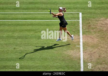 Bad Homburg, Hessen, Deutschland. Juni 2024. Ellen Perez (aus) kehrt mit Vorhand während der BAD HOMBURG OPEN präsentiert von SOLARWATTT- WTA500 - Womens Tennis (Credit Image: © Mathias Schulz/ZUMA Press Wire) NUR REDAKTIONELLE VERWENDUNG zurück! Nicht für kommerzielle ZWECKE! Stockfoto