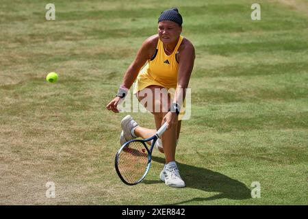 Bad Homburg, Hessen, Deutschland. Juni 2024. Diana Shnaider kehrt mit Vorhand während der BAD HOMBURG OPEN präsentiert von SOLARWATTT- WTA500 - Womens Tennis (Credit Image: © Mathias Schulz/ZUMA Press Wire) NUR REDAKTIONELLE VERWENDUNG zurück! Nicht für kommerzielle ZWECKE! Stockfoto