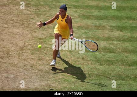 Bad Homburg, Hessen, Deutschland. Juni 2024. Diana Shnaider kehrt mit Vorhand während der BAD HOMBURG OPEN präsentiert von SOLARWATTT- WTA500 - Womens Tennis (Credit Image: © Mathias Schulz/ZUMA Press Wire) NUR REDAKTIONELLE VERWENDUNG zurück! Nicht für kommerzielle ZWECKE! Stockfoto