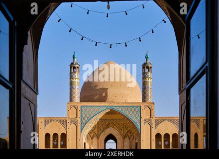 Kashan, Iran, 01.07.2023: Agha Bozorg Moschee, Innenhof Kashan, Iran, Naher Osten Stockfoto