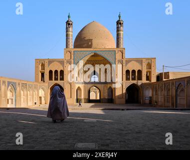 Kashan, Iran, 01.07.2023: Agha Bozorg Moschee, Innenhof Kashan, Iran, Naher Osten Stockfoto