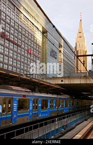 NTT DoCoMo Yoyogi Gebäude, Bahnhof, Shinjuku, Tokyo, Japan. Stockfoto