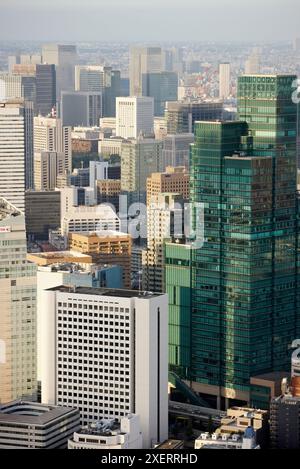 Wolkenkratzer, Izumi Garden Tower, Blick auf die Stadt Tokio, Tokio, Japan. Stockfoto